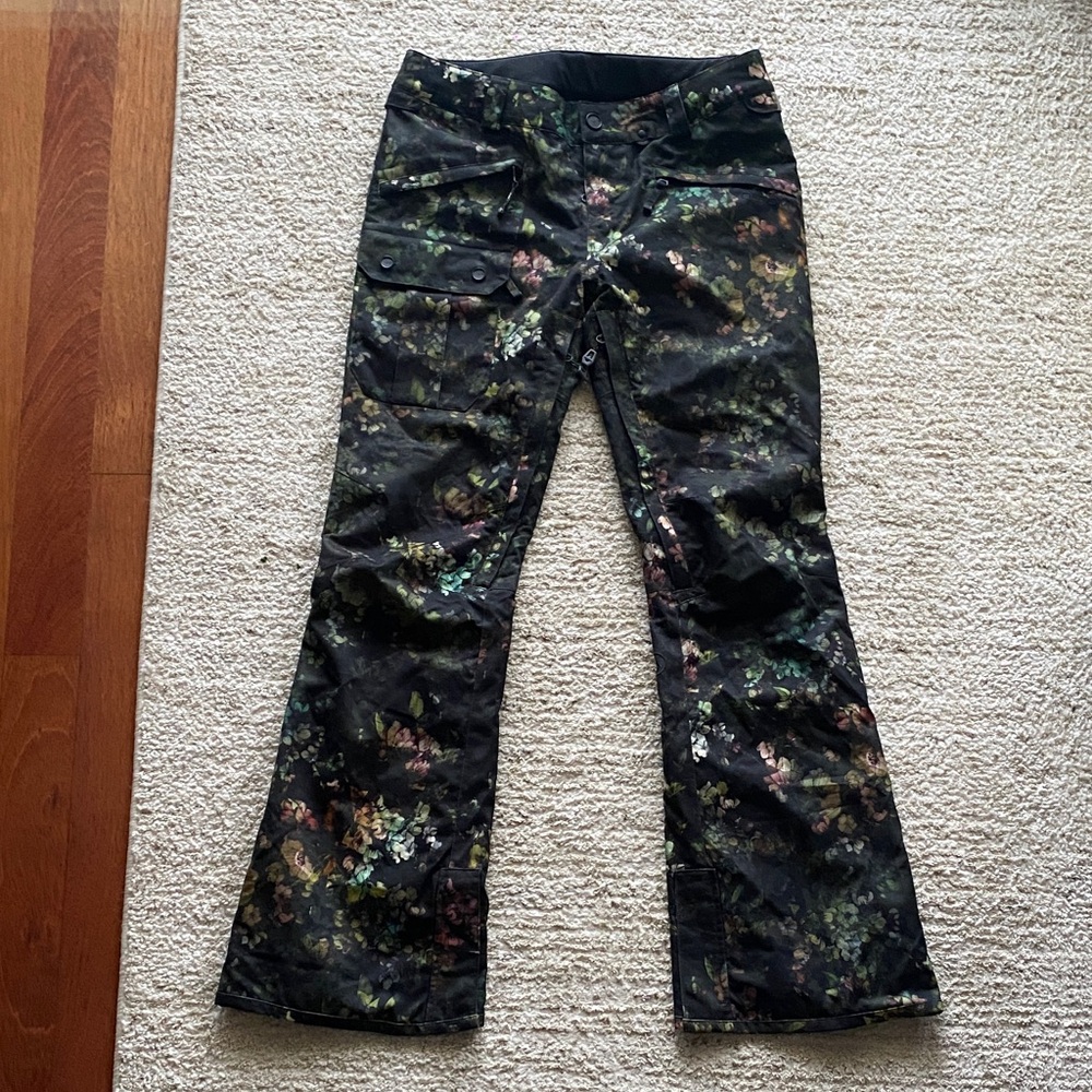 Volcom Snowboarding Pants in Floral Print